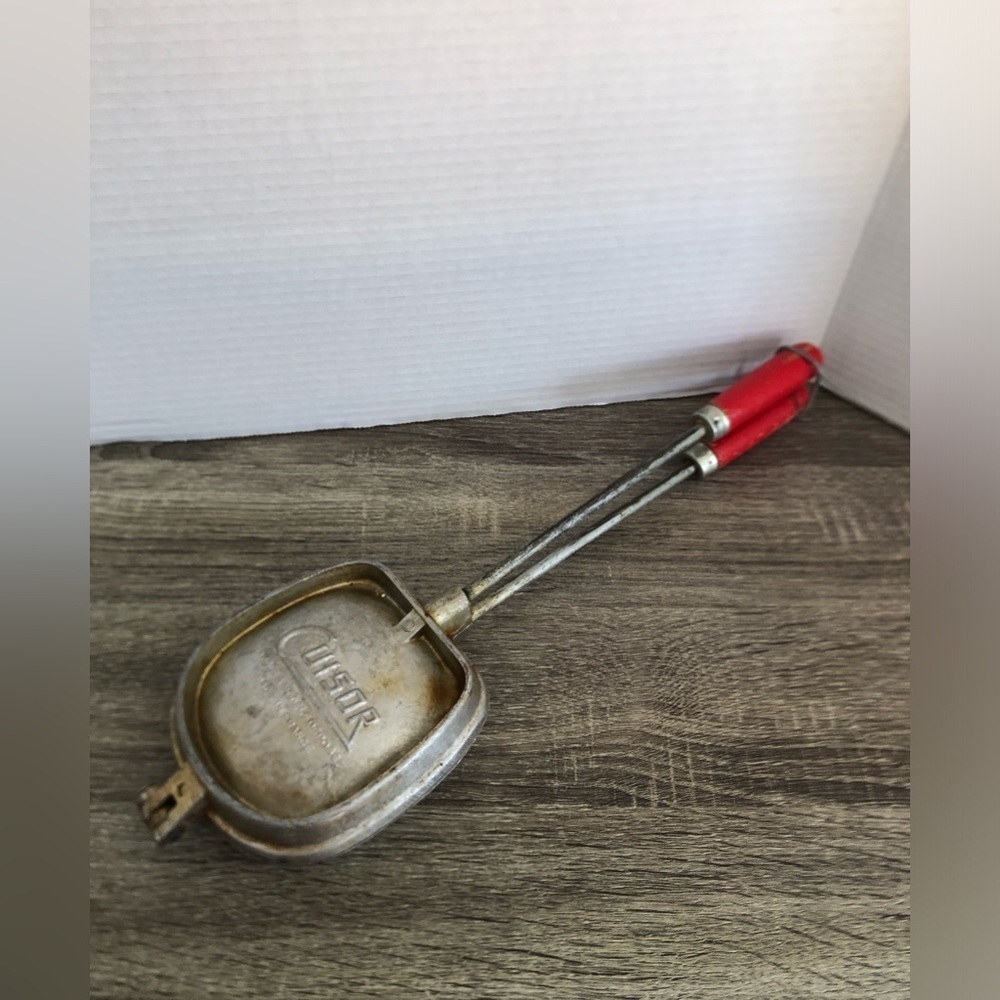 Vtg Cuisor Metal Sandwich Maker